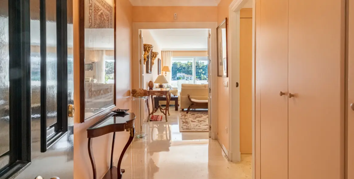 Sale of middle floor apartment in La Quinta 13