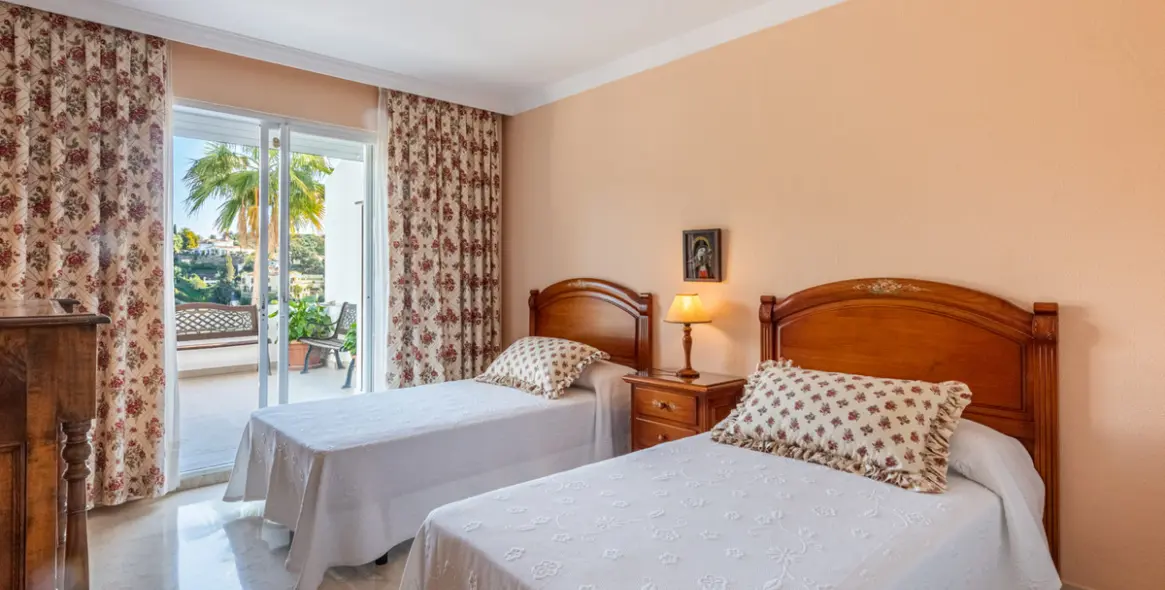 Sale of middle floor apartment in La Quinta 14