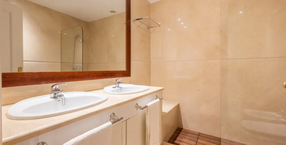 Sale of middle floor apartment in La Quinta 15