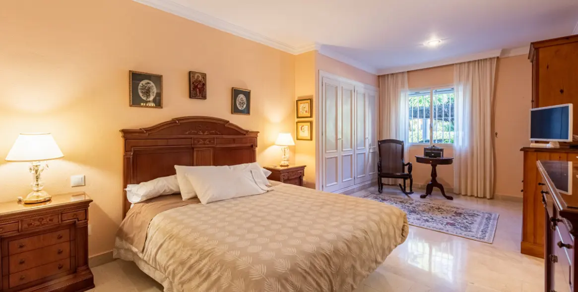 Sale of middle floor apartment in La Quinta 18