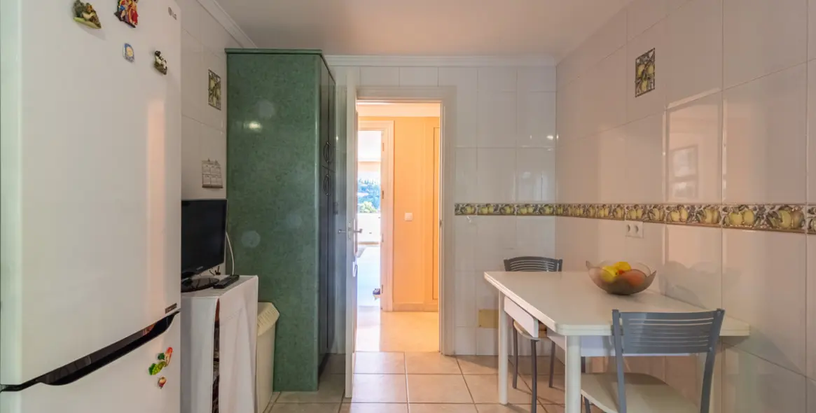 Sale of middle floor apartment in La Quinta 19