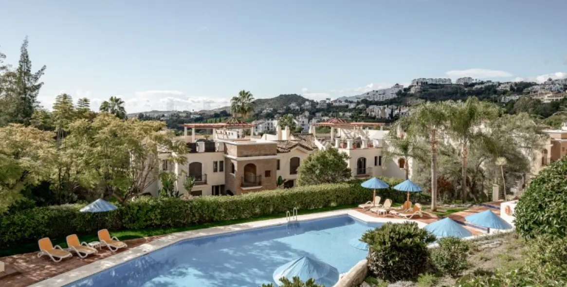 Sale of ground floor apartment in Benahavís 1