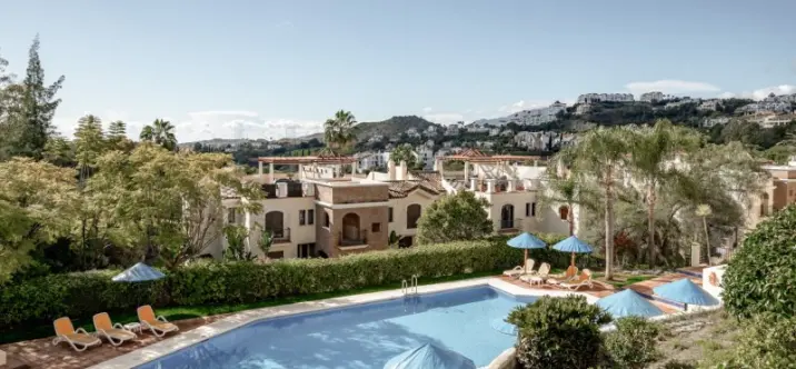 Sale of ground floor apartment in Benahavís 0