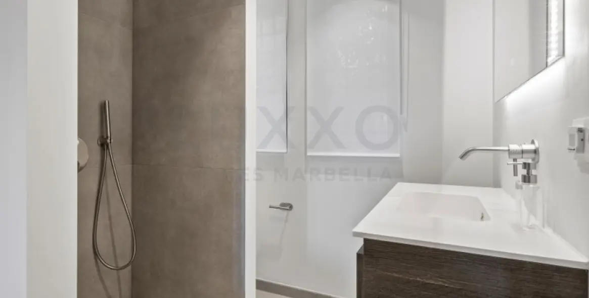 Sale of ground floor apartment in Benahavís 20