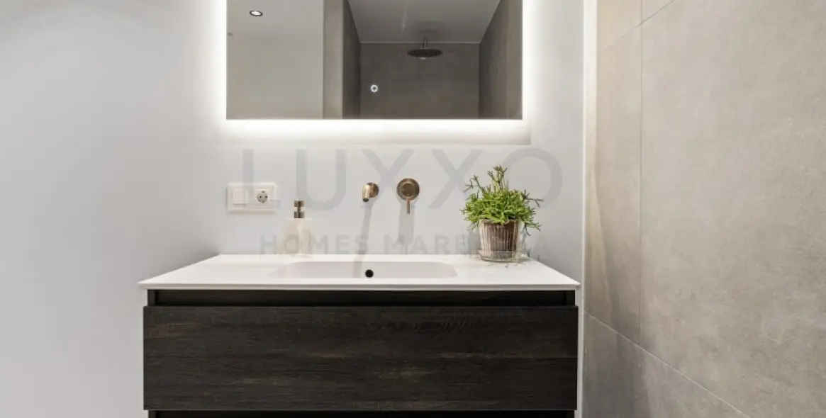 Sale of ground floor apartment in Benahavís 21