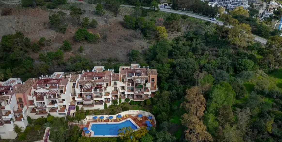 Sale of ground floor apartment in Benahavís 32