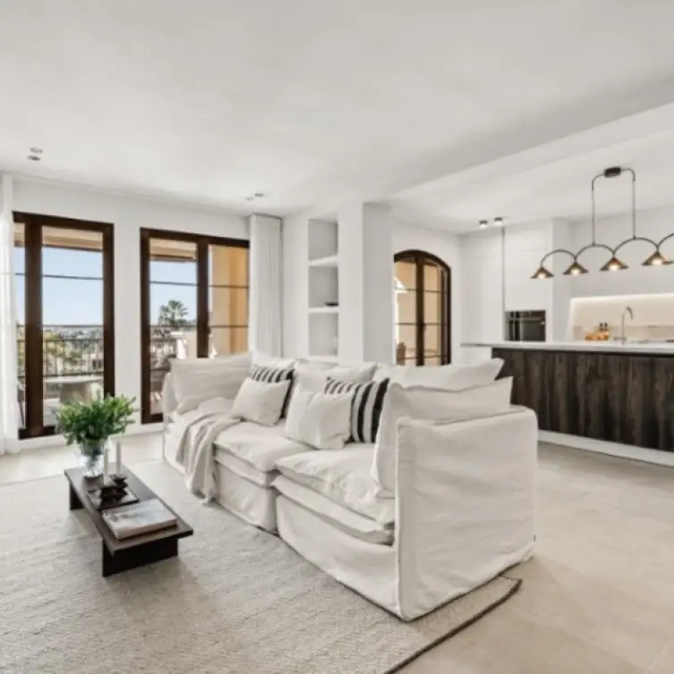 Sale of ground floor apartment in Benahavís