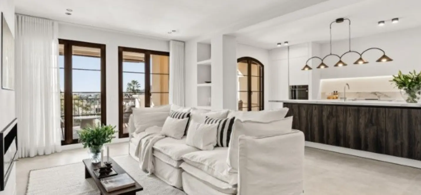 Sale of ground floor apartment in Benahavís 1