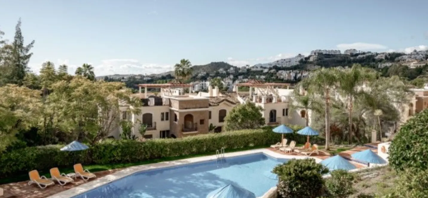 Sale of ground floor apartment in Benahavís 2