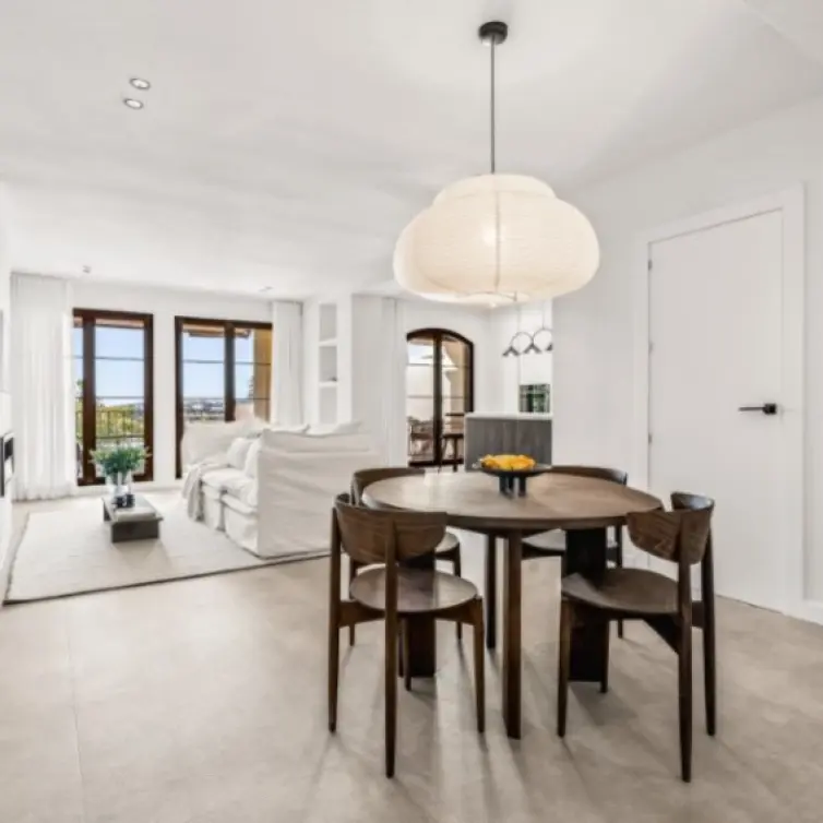 Sale of ground floor apartment in Benahavís
