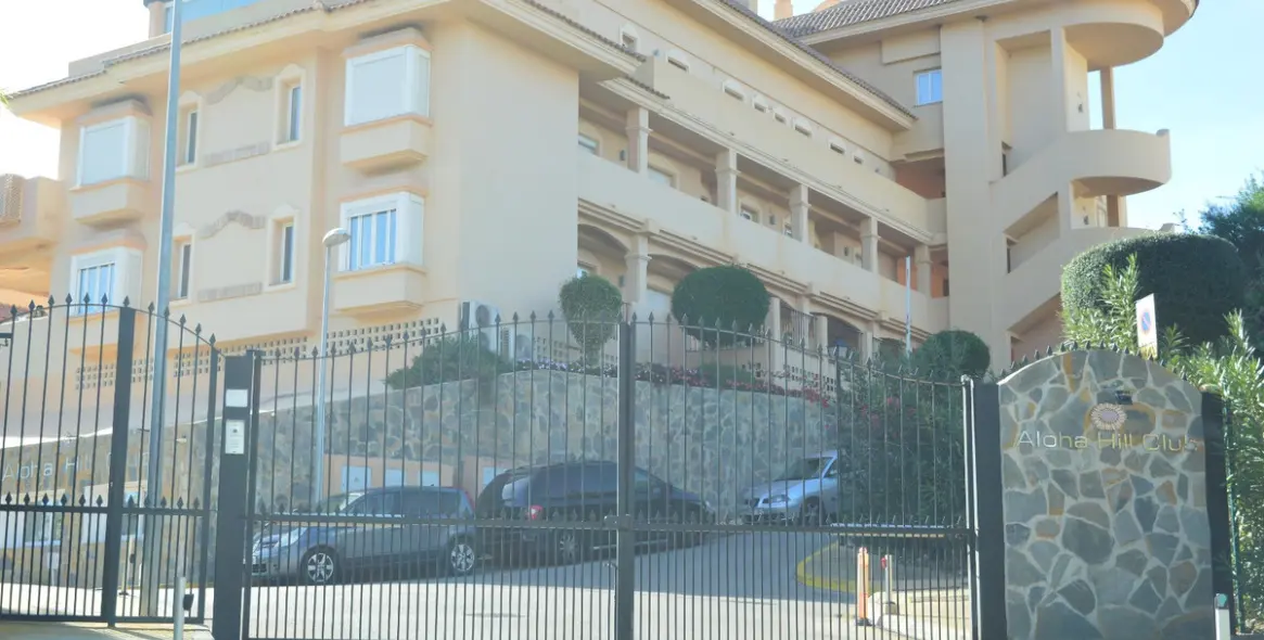 Sale of middle floor apartment in Nueva Andalucía 1