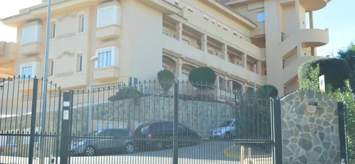 Sale of middle floor apartment in Nueva Andalucía 0