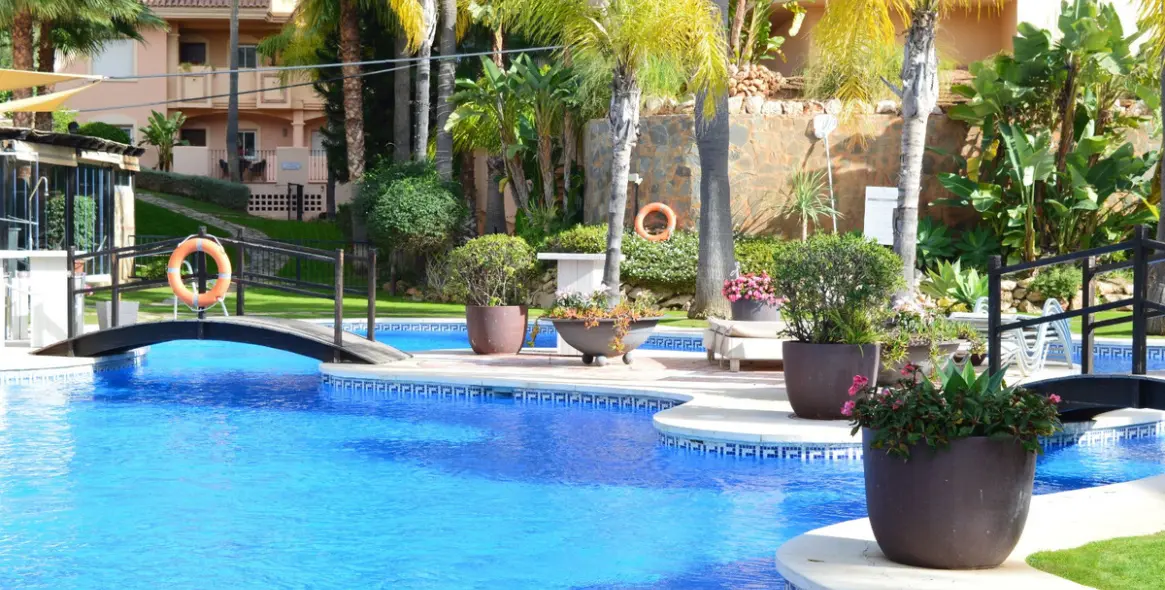 Sale of middle floor apartment in Nueva Andalucía 2