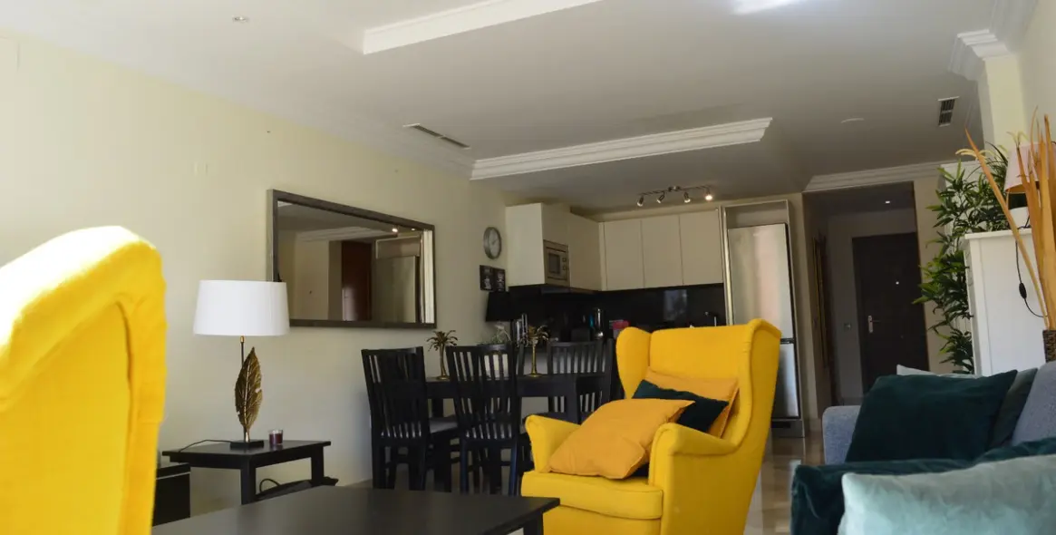 Sale of middle floor apartment in Nueva Andalucía 3