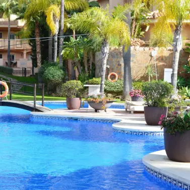 Sale of middle floor apartment in Nueva Andalucía