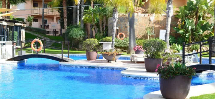 Sale of middle floor apartment in Nueva Andalucía 1