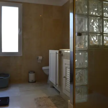 Sale of middle floor apartment in Nueva Andalucía