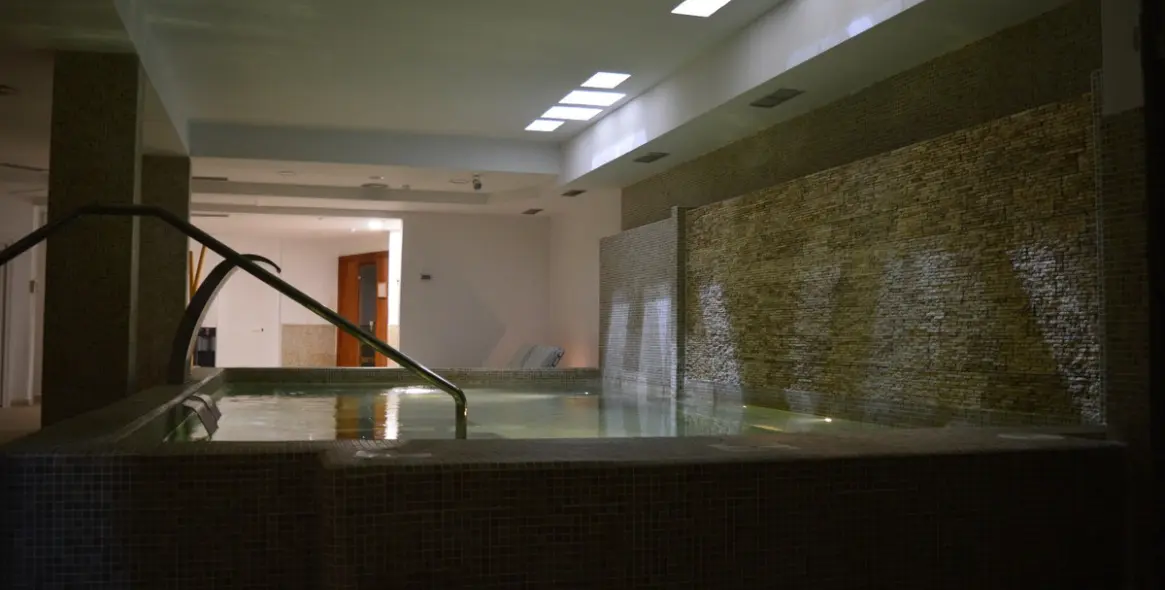 Venta de apartamento en planta media en Nueva Andalucía 9