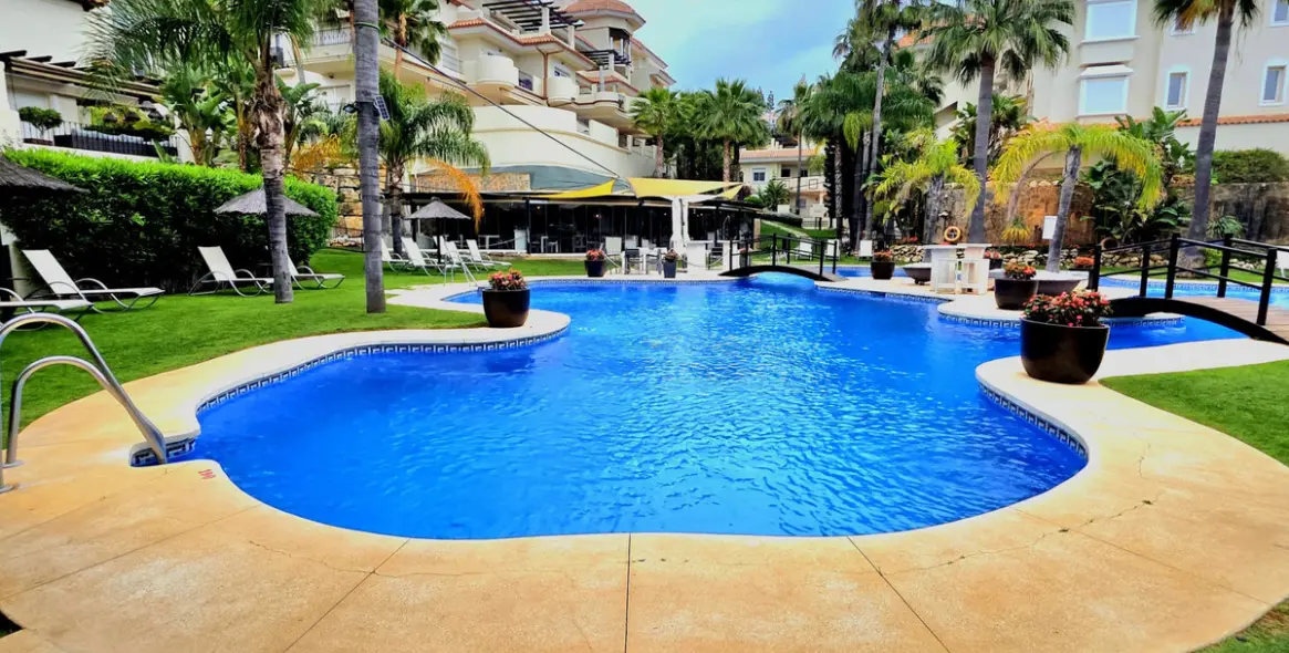 Venta de apartamento en planta media en Nueva Andalucía 13