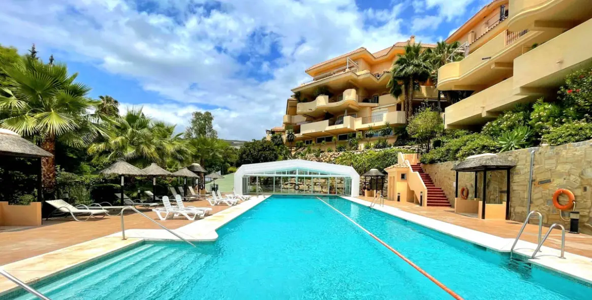 Venta de apartamento en planta media en Nueva Andalucía 16