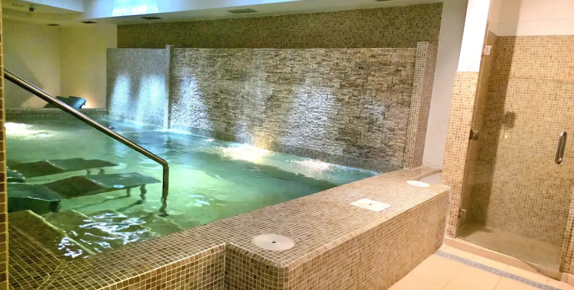 Venta de apartamento en planta media en Nueva Andalucía 17
