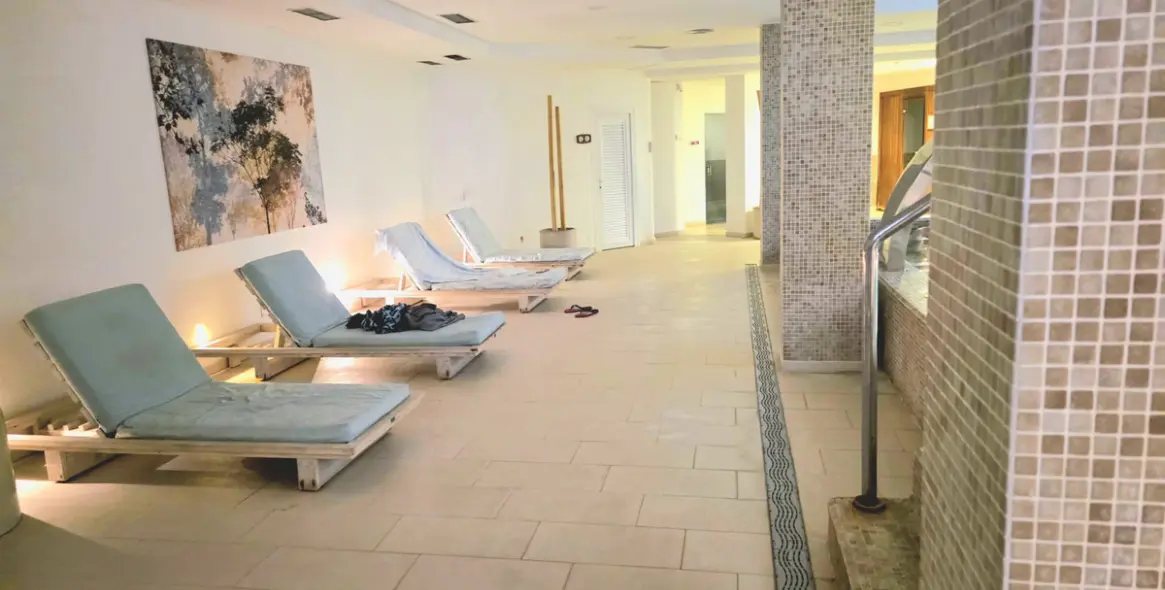 Venta de apartamento en planta media en Nueva Andalucía 18