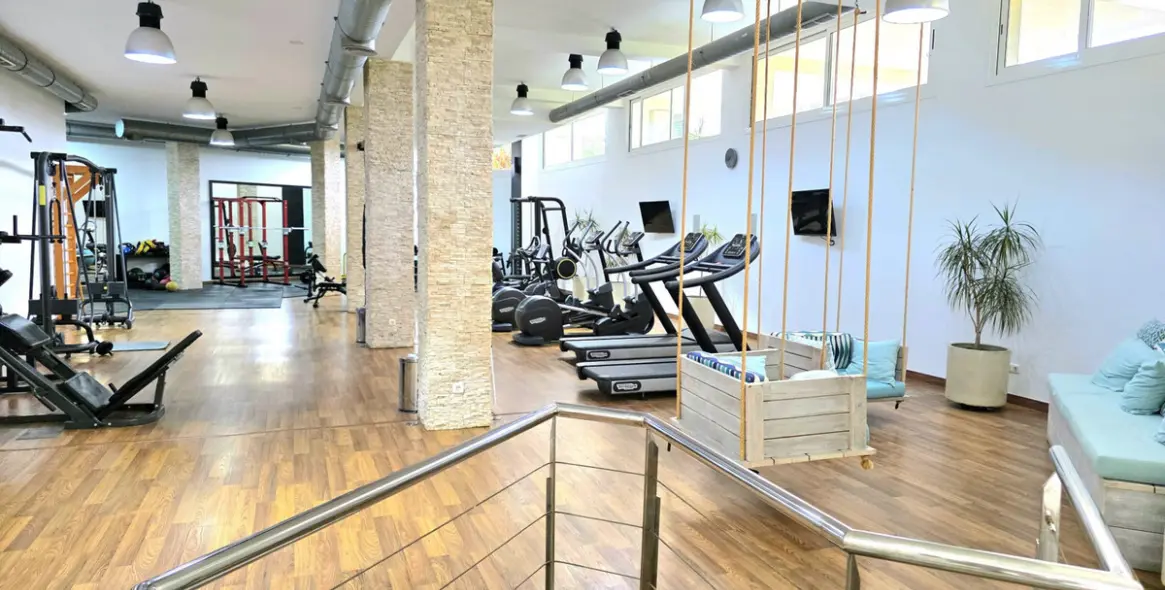 Venta de apartamento en planta media en Nueva Andalucía 21