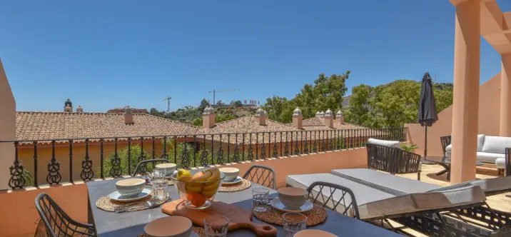 Sale of penthouse duplex in Nueva Andalucía 2