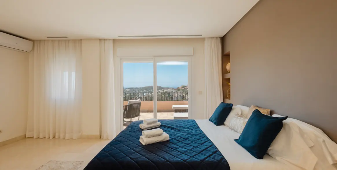 Sale of penthouse duplex in Nueva Andalucía 8