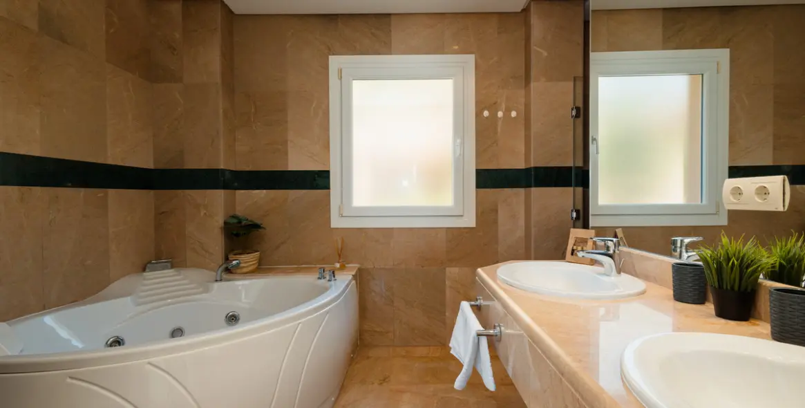 Sale of penthouse duplex in Nueva Andalucía 11