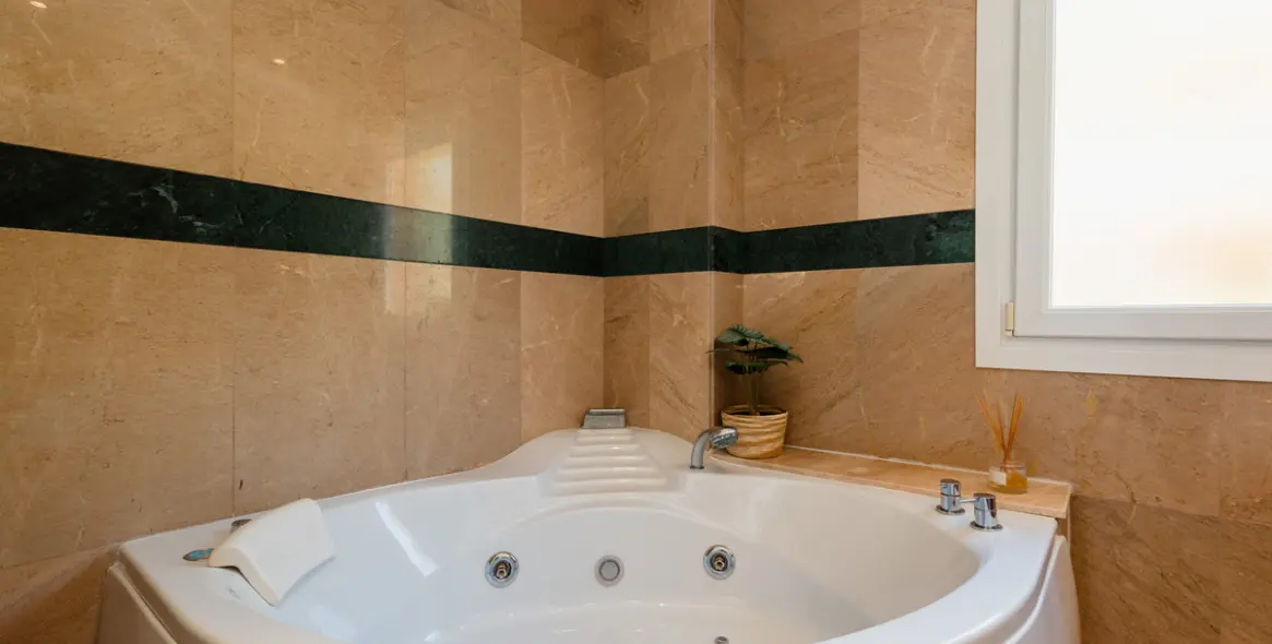 Sale of penthouse duplex in Nueva Andalucía 12