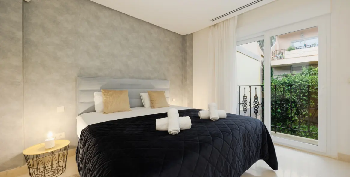 Sale of penthouse duplex in Nueva Andalucía 14