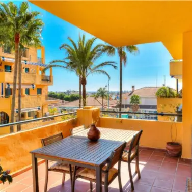 Sale of middle floor apartment in San Pedro de Alcántara