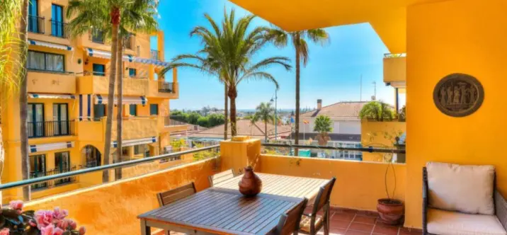 Sale of middle floor apartment in San Pedro de Alcántara 0