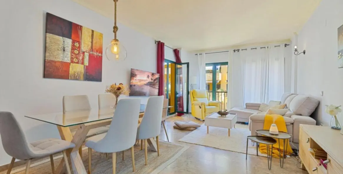Sale of middle floor apartment in San Pedro de Alcántara 2