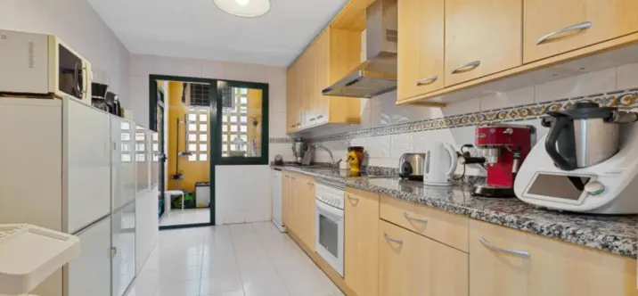 Sale of middle floor apartment in San Pedro de Alcántara 2