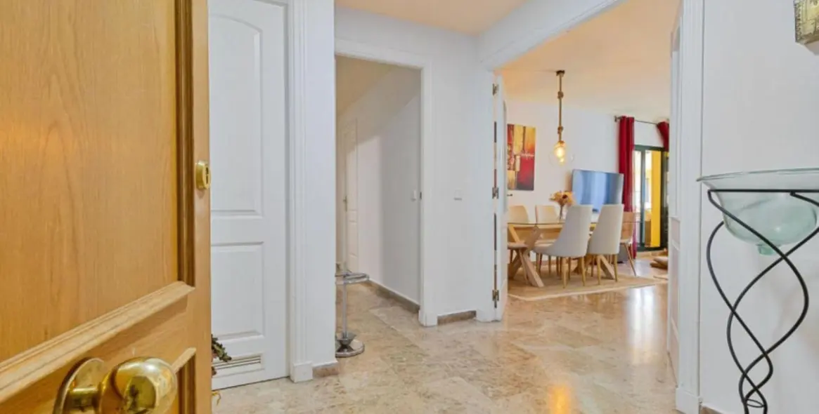 Sale of middle floor apartment in San Pedro de Alcántara 4