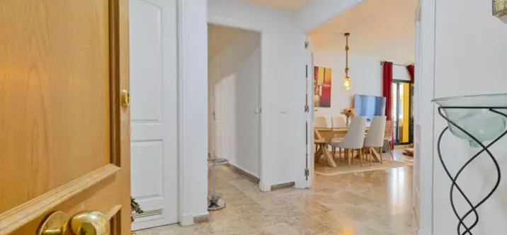 Sale of middle floor apartment in San Pedro de Alcántara 3