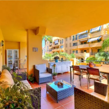 Sale of middle floor apartment in San Pedro de Alcántara