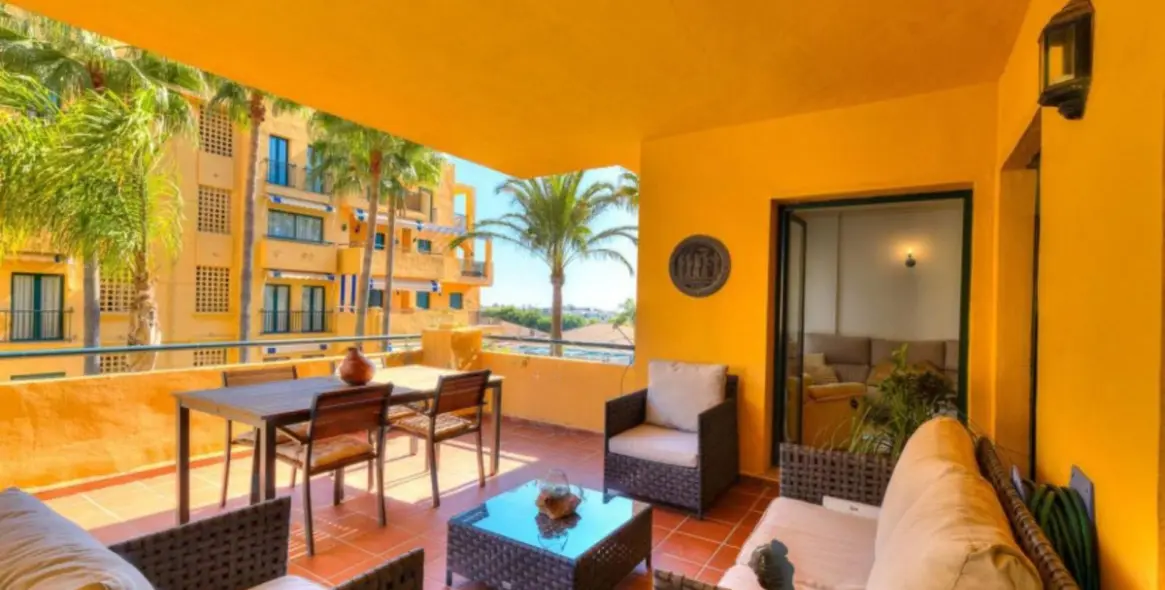 Sale of middle floor apartment in San Pedro de Alcántara 9