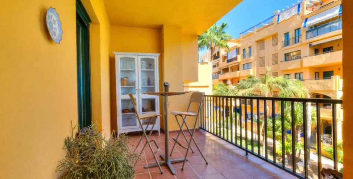 Sale of middle floor apartment in San Pedro de Alcántara 10