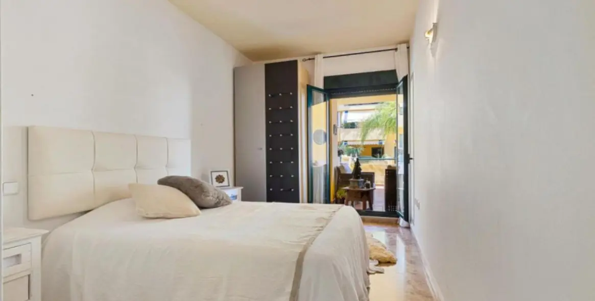 Sale of middle floor apartment in San Pedro de Alcántara 12