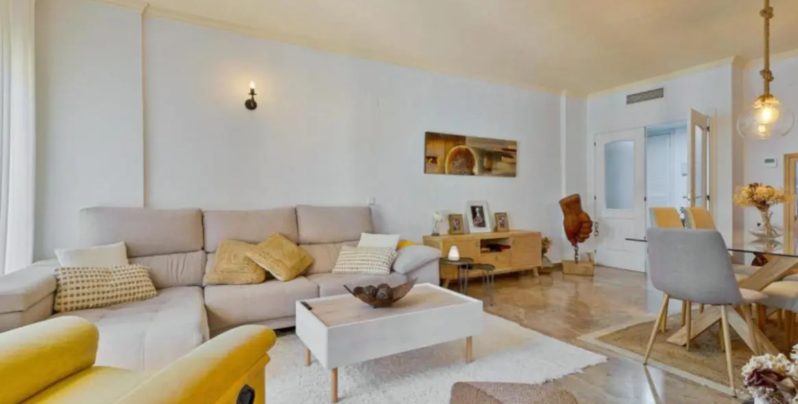 Sale of middle floor apartment in San Pedro de Alcántara 13
