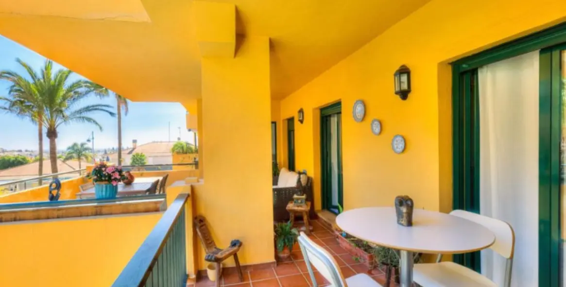 Sale of middle floor apartment in San Pedro de Alcántara 17