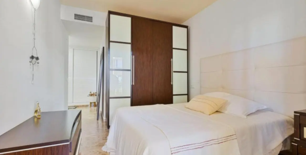 Sale of middle floor apartment in San Pedro de Alcántara 19