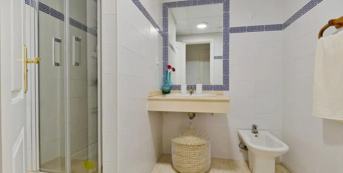 Sale of middle floor apartment in San Pedro de Alcántara 21