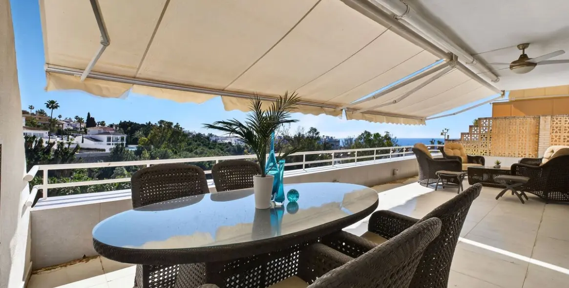 Sale of middle floor apartment in Torrequebrada 2