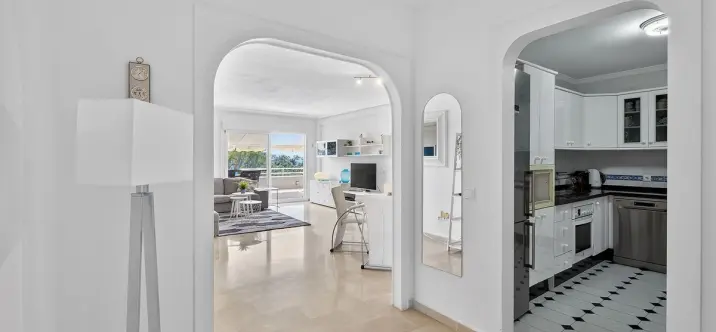 Продажа апартаментов на среднем этаже в Torrequebrada 2