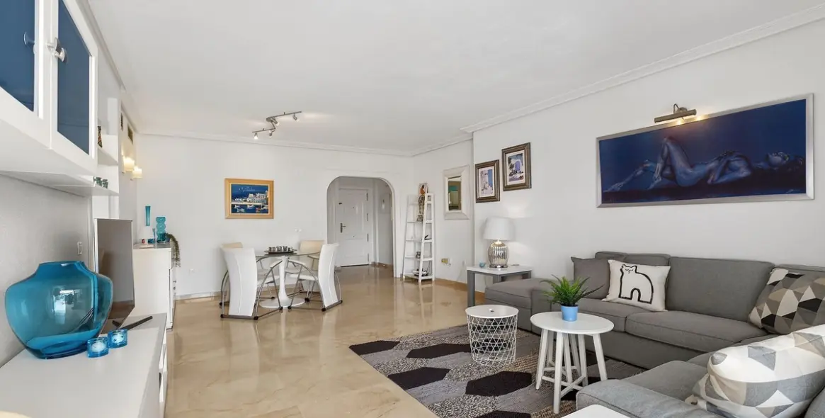 Sale of middle floor apartment in Torrequebrada 6