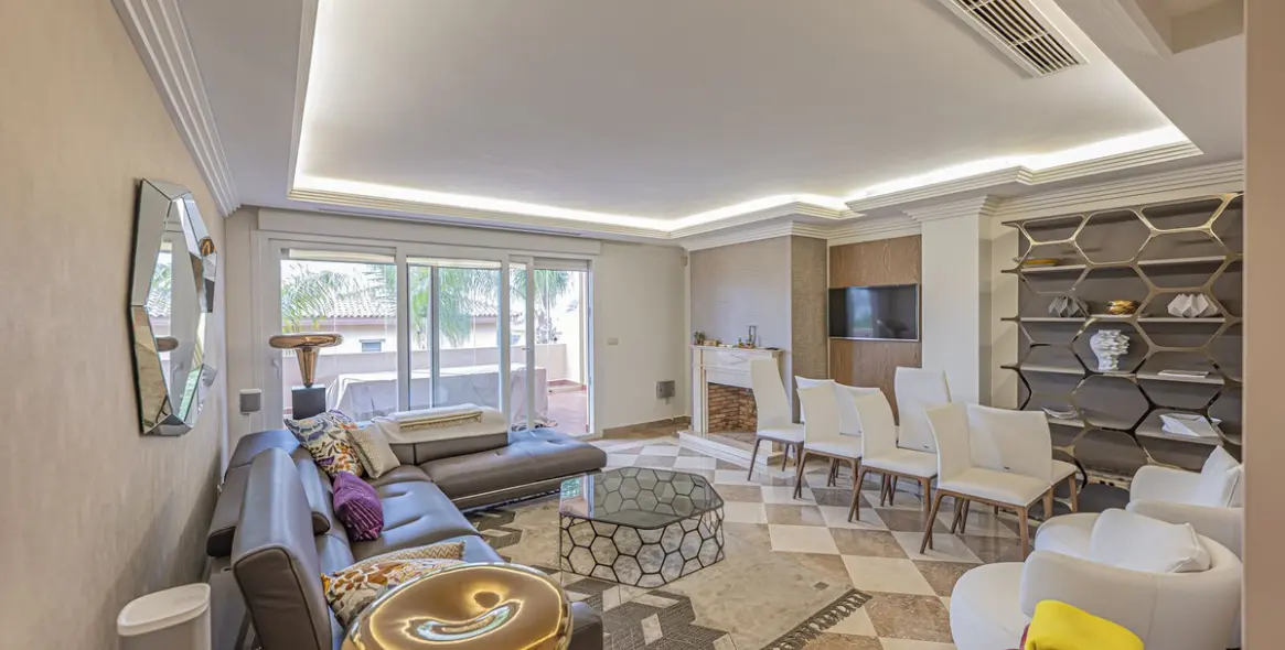 Sale of middle floor apartment in Nueva Andalucía 1